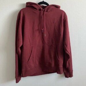 Champion Classic Pullover Hoodie with Front Pocket - Medium in a Rich Burgundy